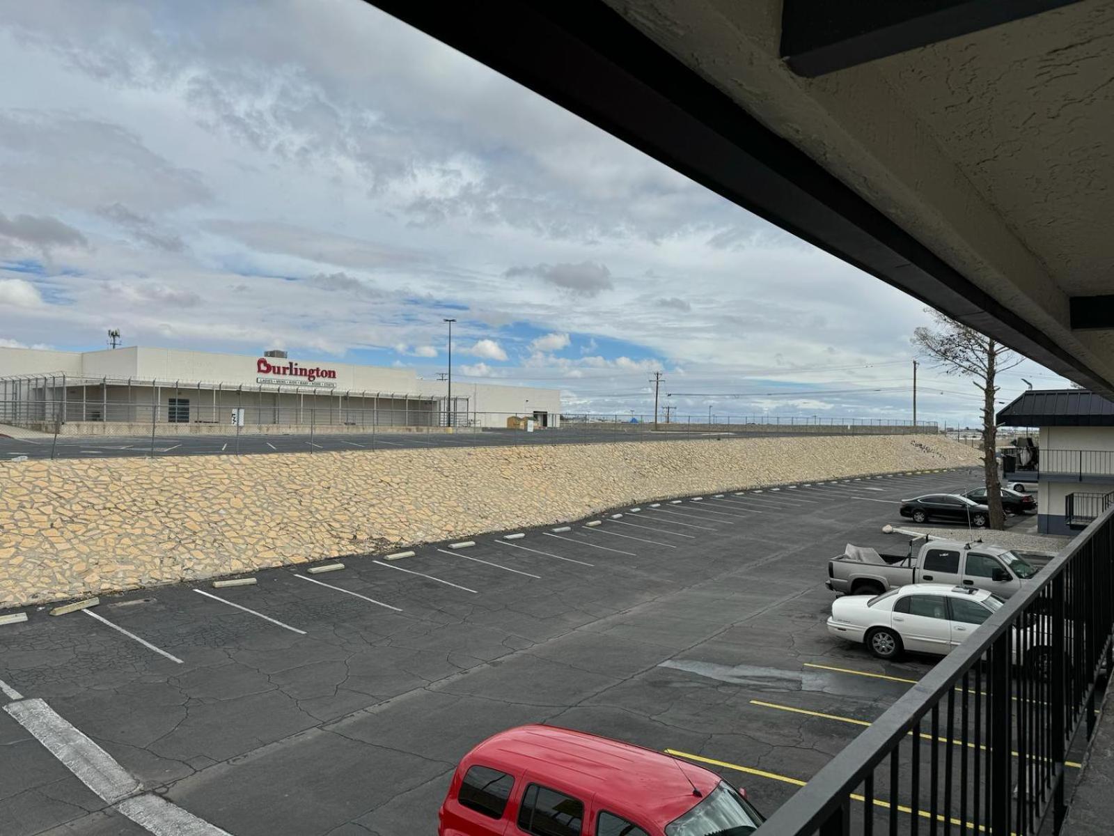 Days By Wyndham Airport East Hotel
